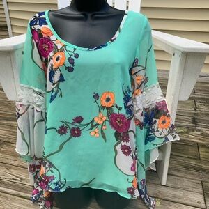 Voom by Joy Han floral flowing bell sleeve with lace insert boho top small